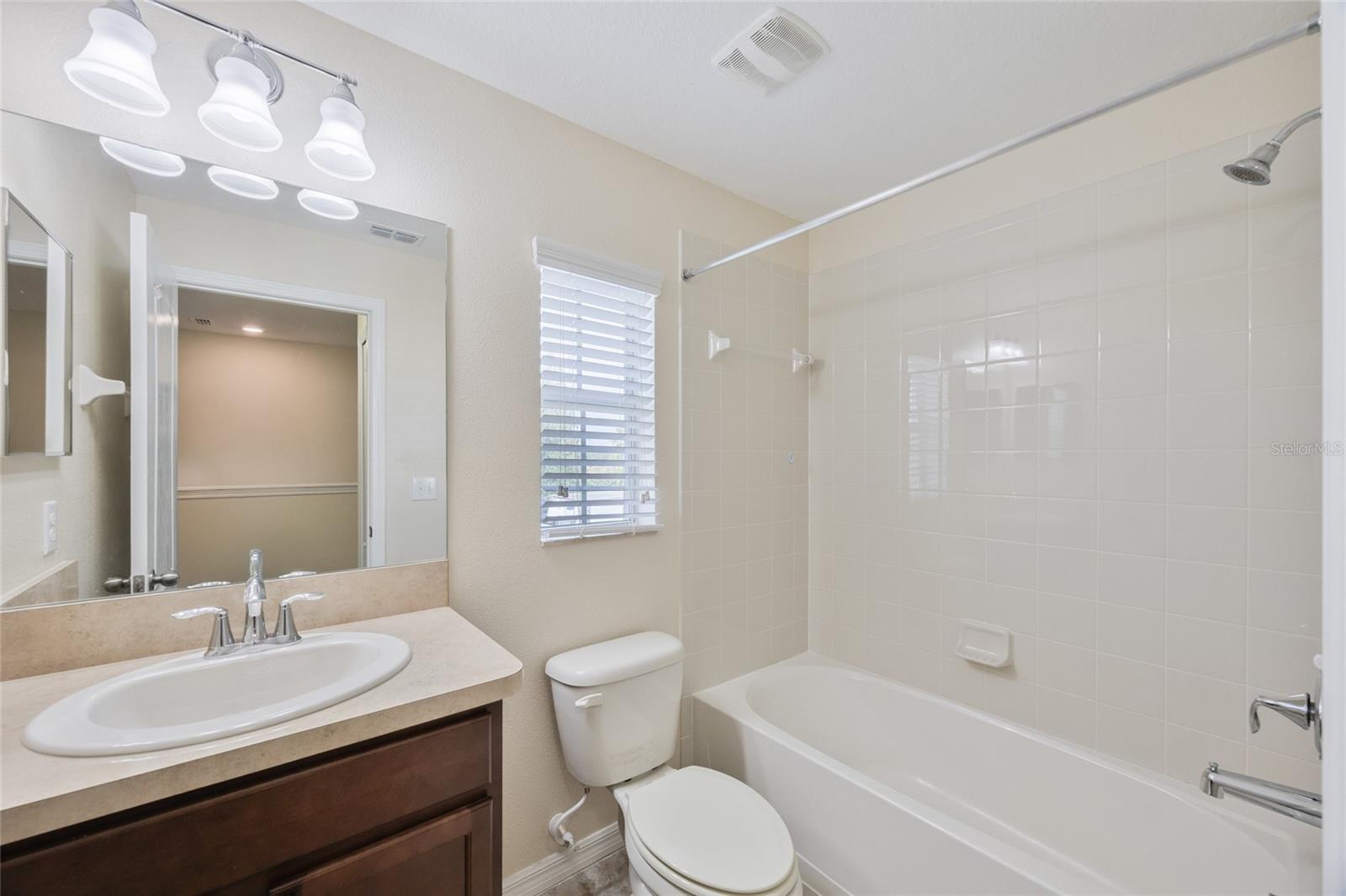 Image 19 of 43 For 31225 Claridge Place