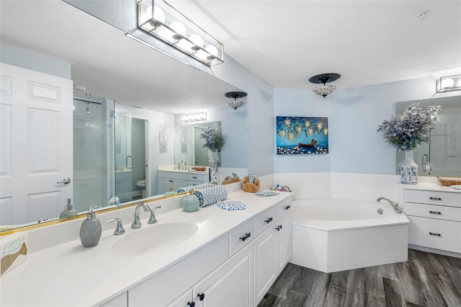 Image 24 of 80 For 19710 Gulf Boulevard 301