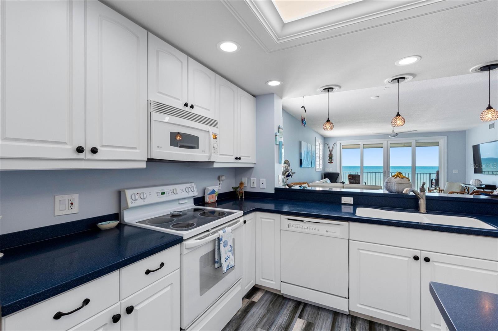 Image 37 of 80 For 19710 Gulf Boulevard 301