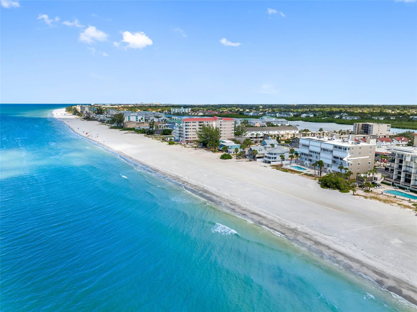 Image 43 of 80 For 19710 Gulf Boulevard 301