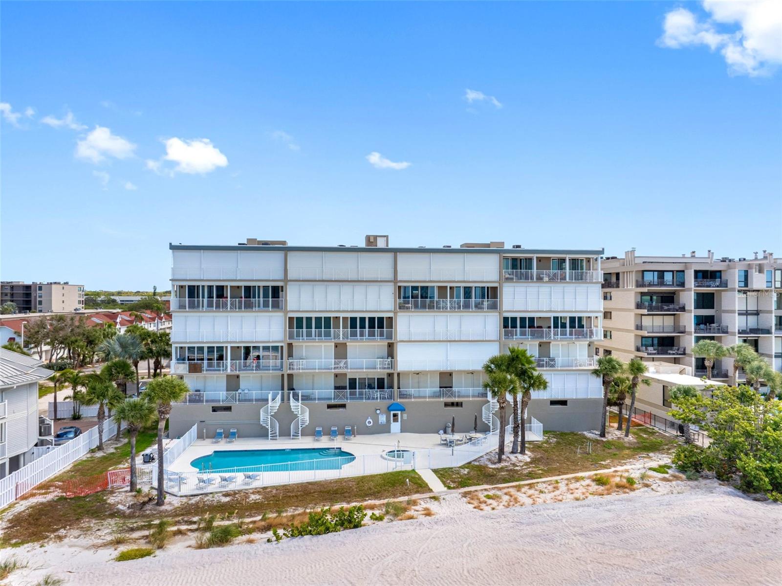 Image 71 of 80 For 19710 Gulf Boulevard 301