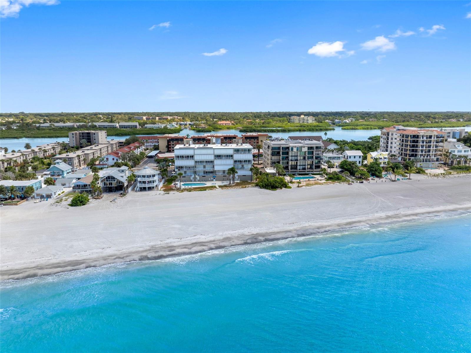 Image 74 of 80 For 19710 Gulf Boulevard 301