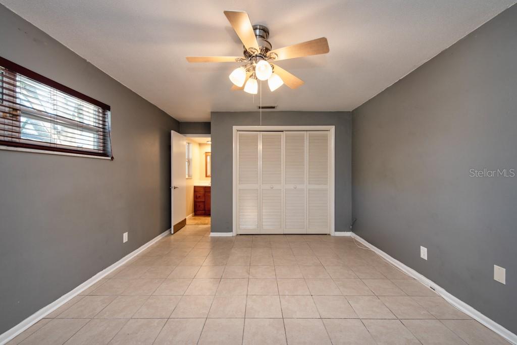Listing photo id 10 for 1877 Dawn Drive