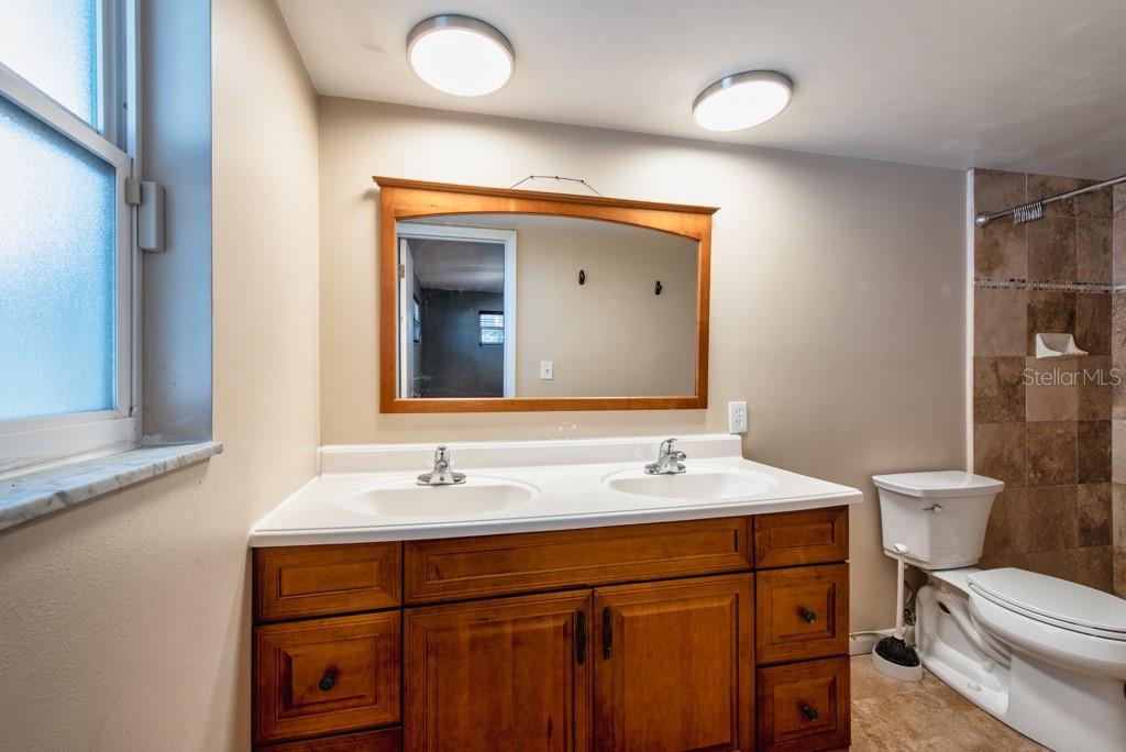 Listing photo id 12 for 1877 Dawn Drive