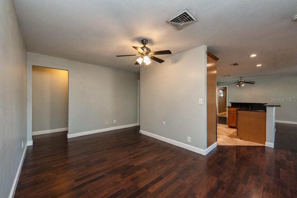 Listing photo id 13 for 1877 Dawn Drive