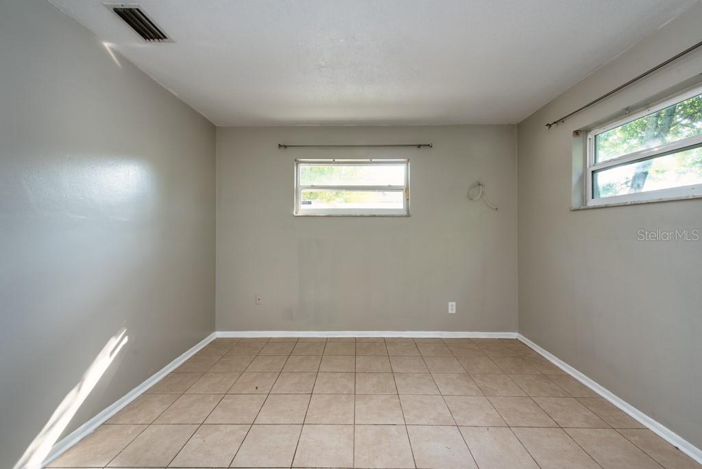 Listing photo id 16 for 1877 Dawn Drive