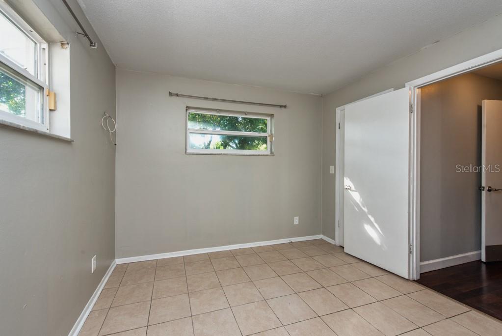 Listing photo id 17 for 1877 Dawn Drive