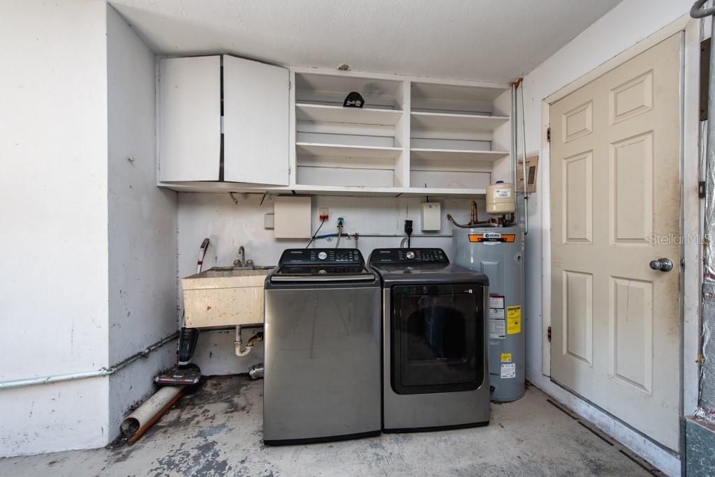 Listing photo id 19 for 1877 Dawn Drive