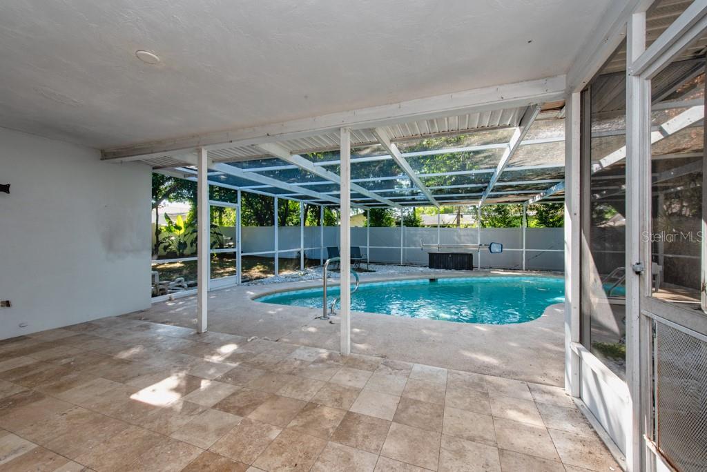 Listing photo id 21 for 1877 Dawn Drive