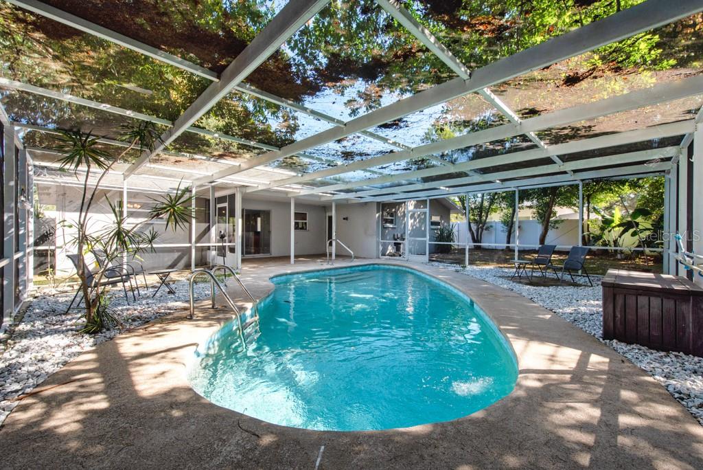 Listing photo id 25 for 1877 Dawn Drive
