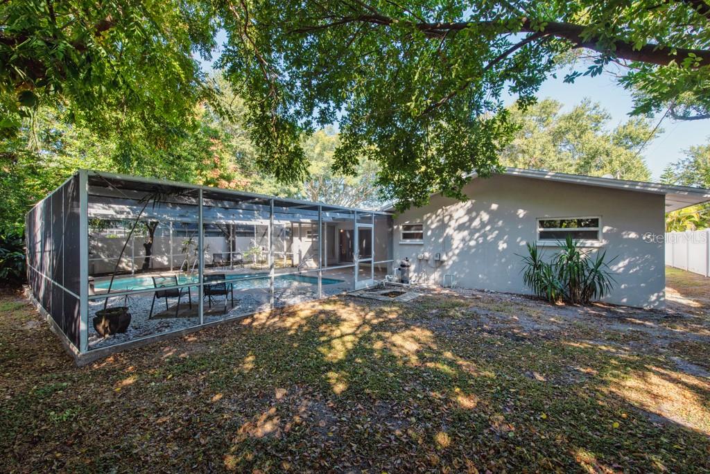 Listing photo id 27 for 1877 Dawn Drive