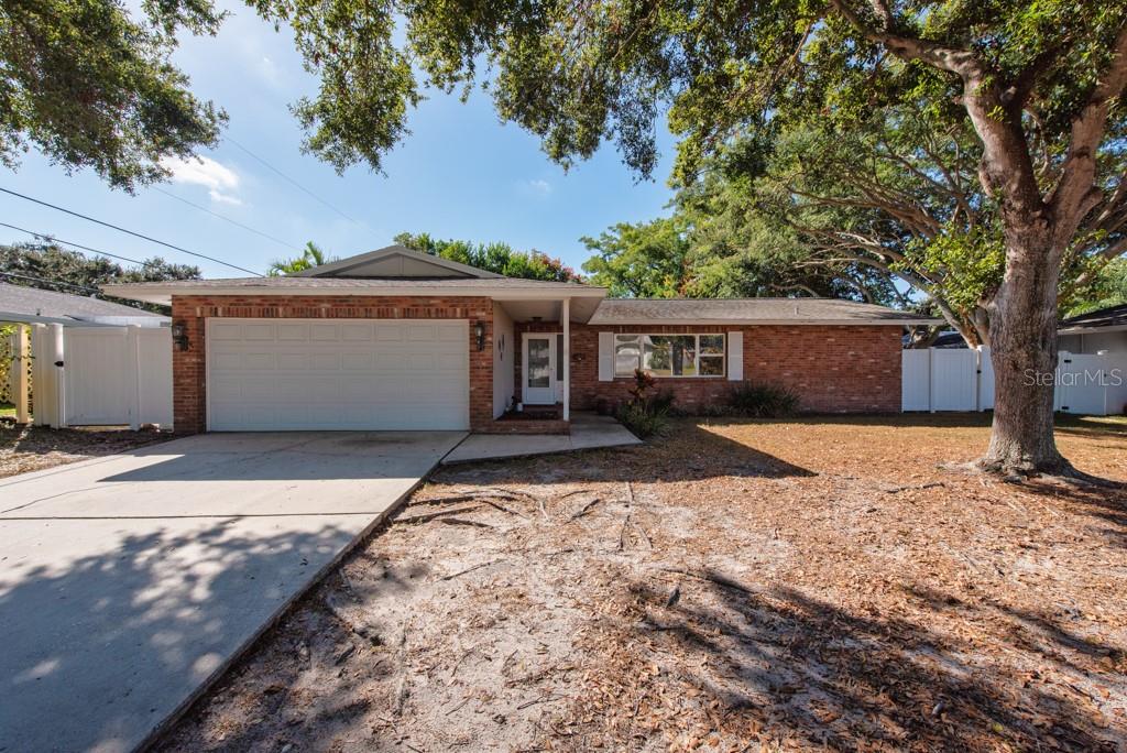 Listing photo id 28 for 1877 Dawn Drive