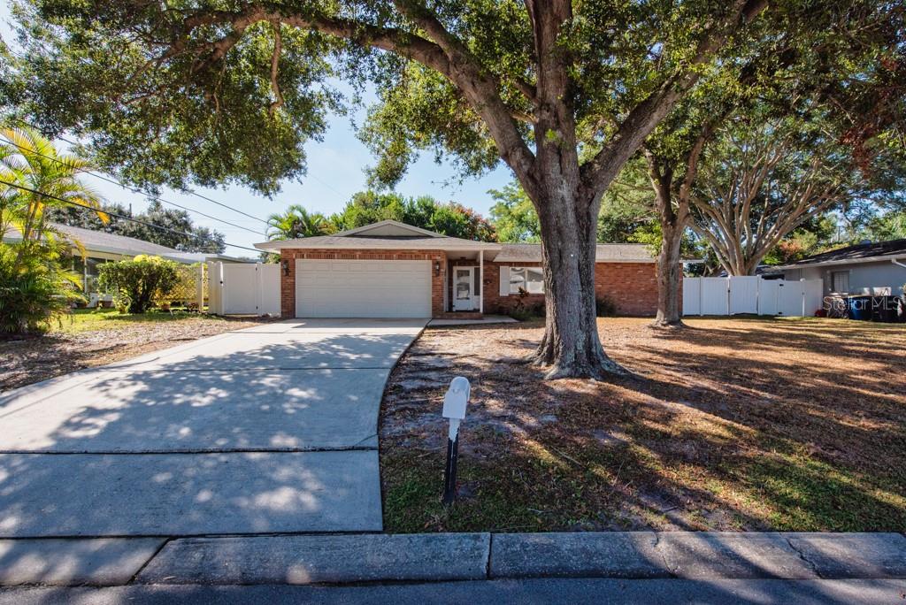 Listing photo id 29 for 1877 Dawn Drive