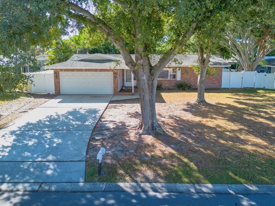Listing photo id 30 for 1877 Dawn Drive