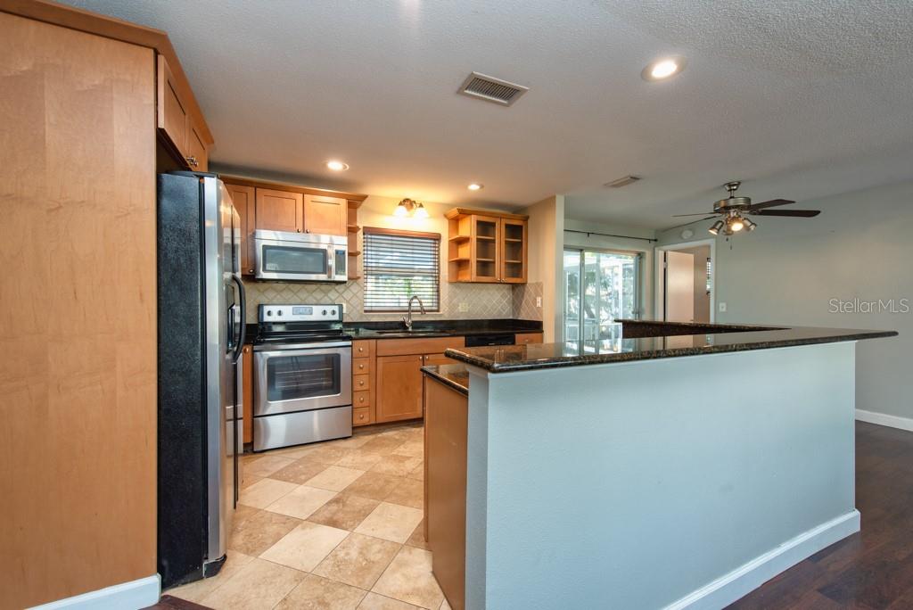 Listing photo id 6 for 1877 Dawn Drive
