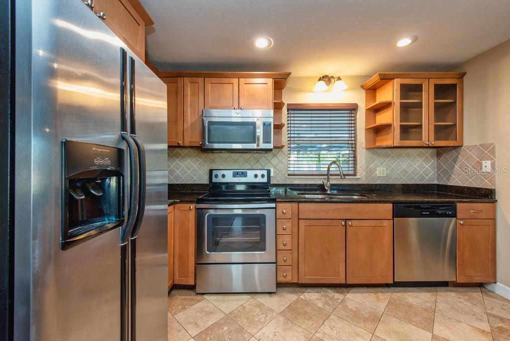 Listing photo id 7 for 1877 Dawn Drive