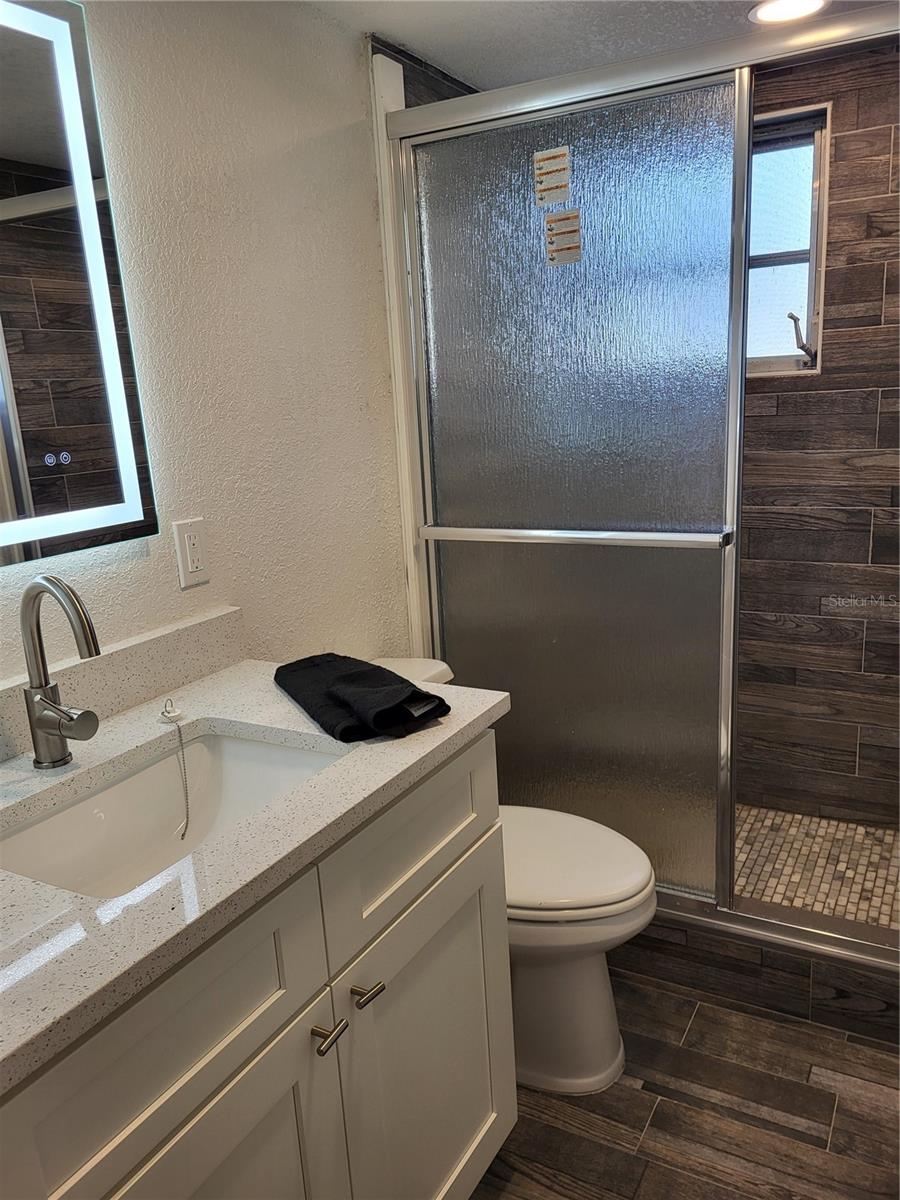 Image 14 of 26 For 4650 Cove Circle 611