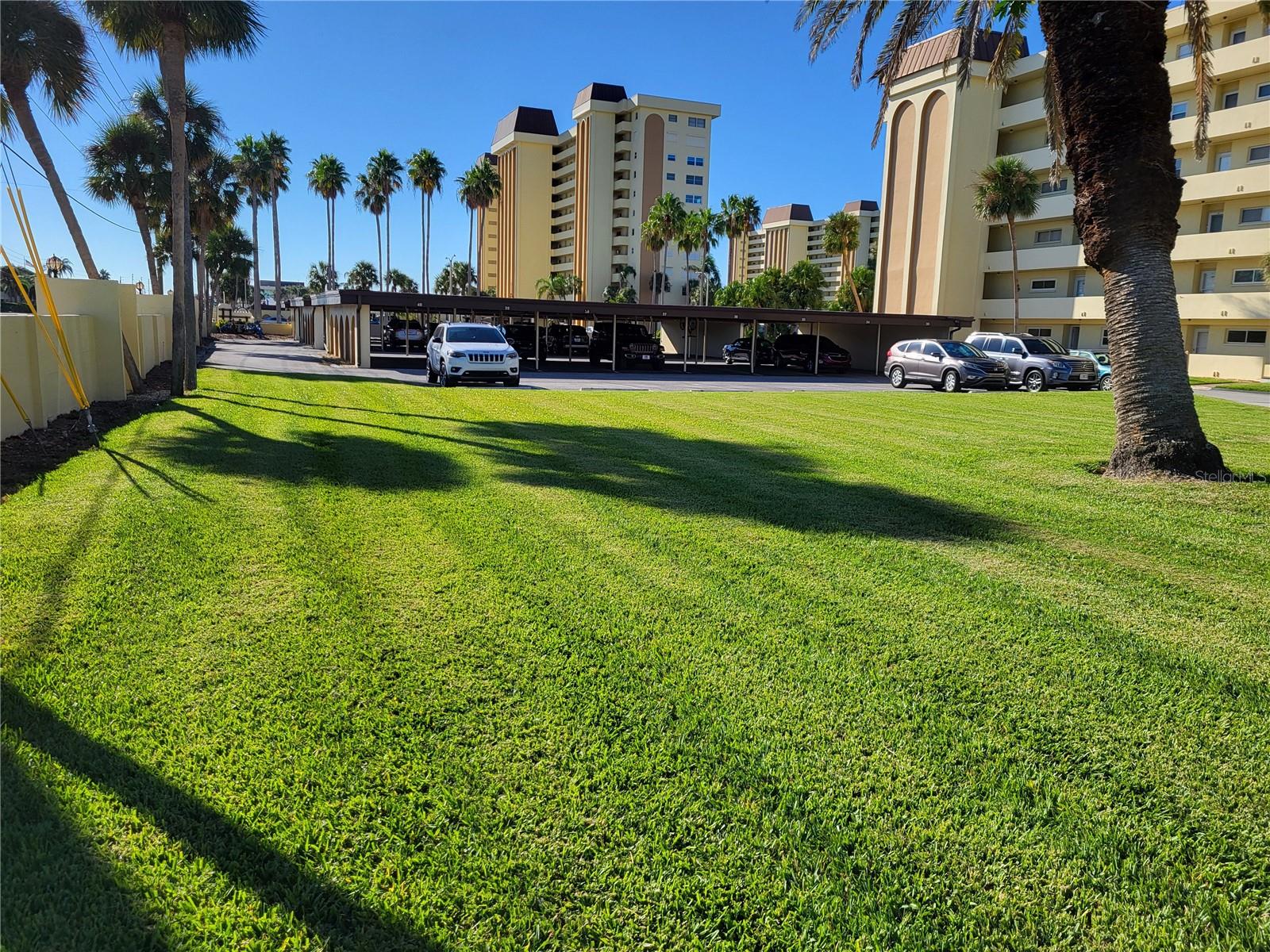 Image 17 of 26 For 4650 Cove Circle 611
