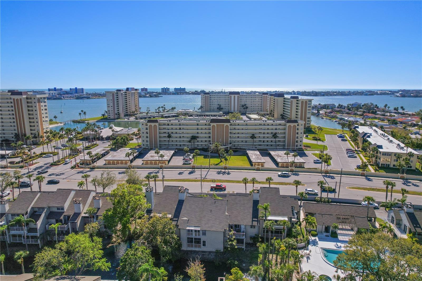 Image 21 of 26 For 4650 Cove Circle 611