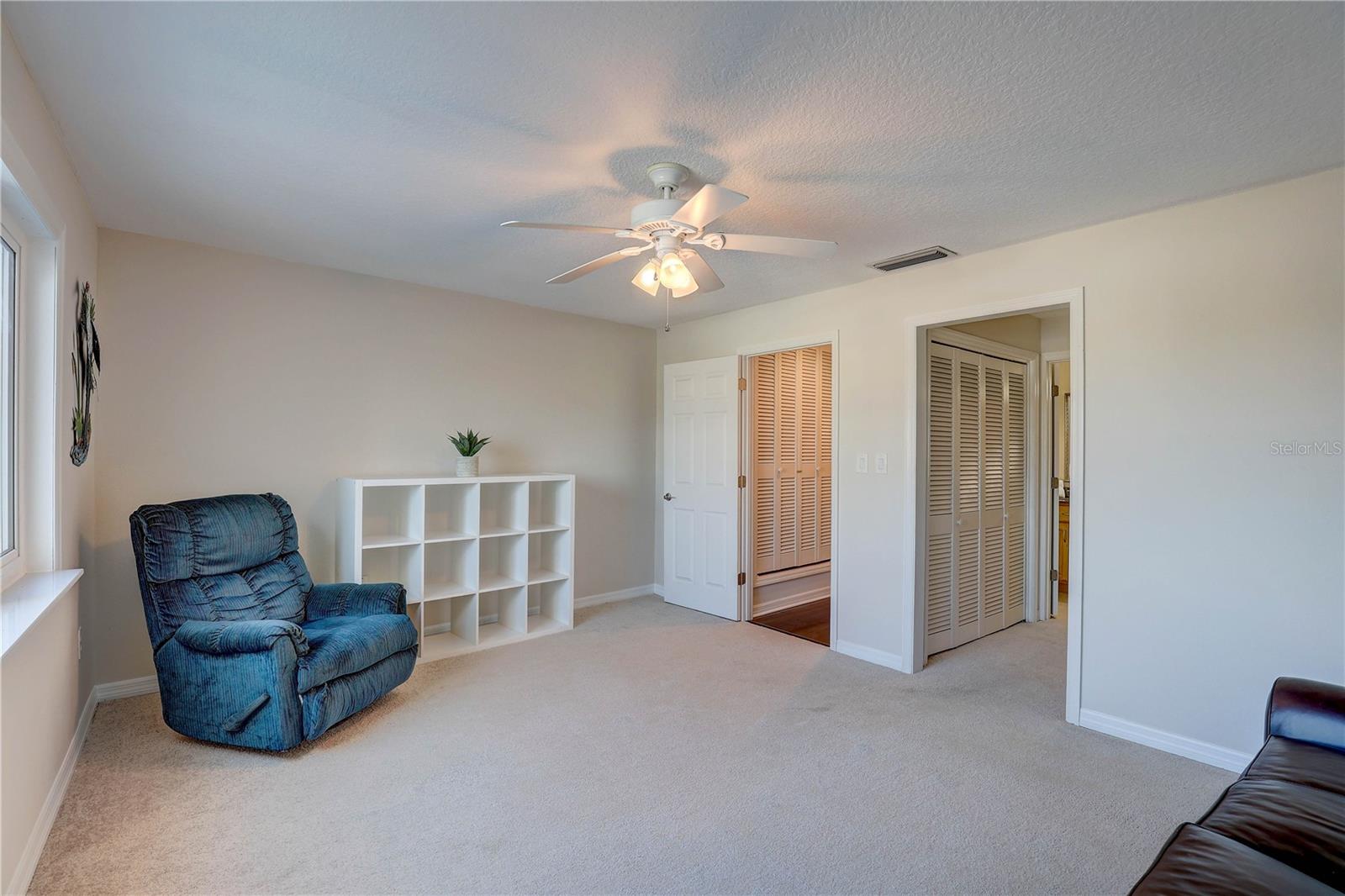 Image 21 of 28 For 433 Paula Drive 34