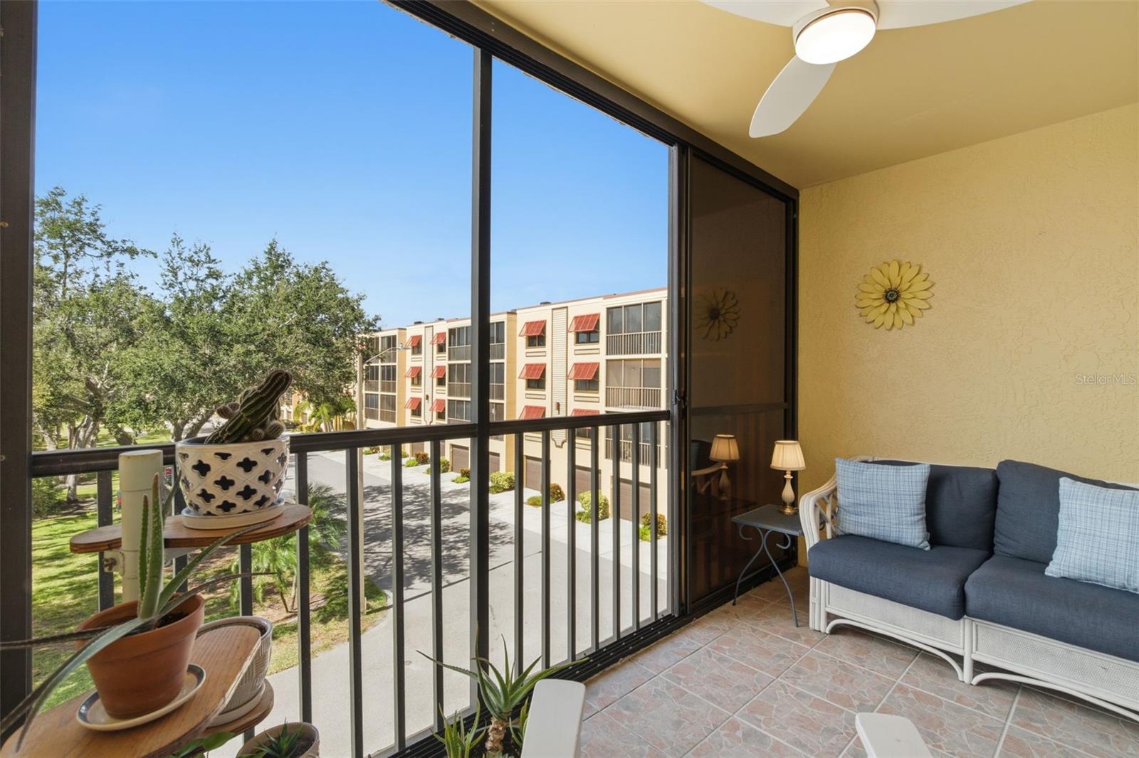 Image 16 of 40 For 5775 Park Street N 311