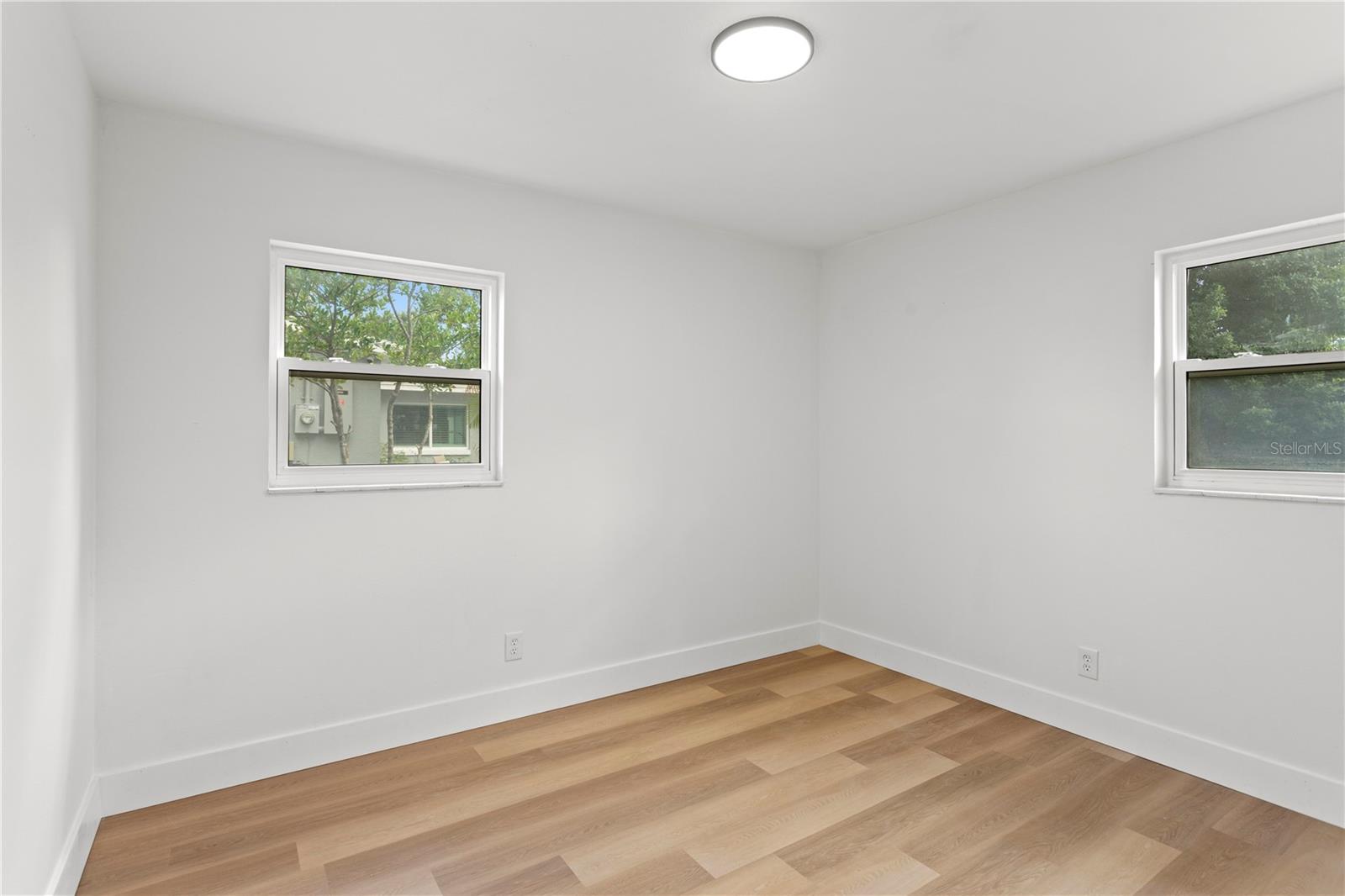 Listing photo id 12 for 1500 78th Avenue N