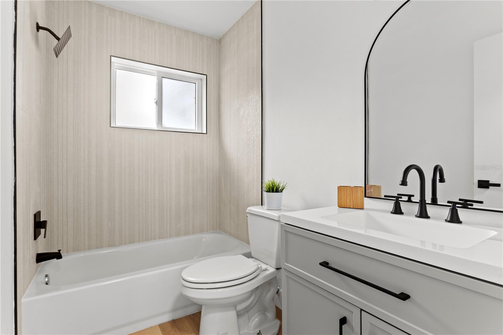 Listing photo id 14 for 1500 78th Avenue N