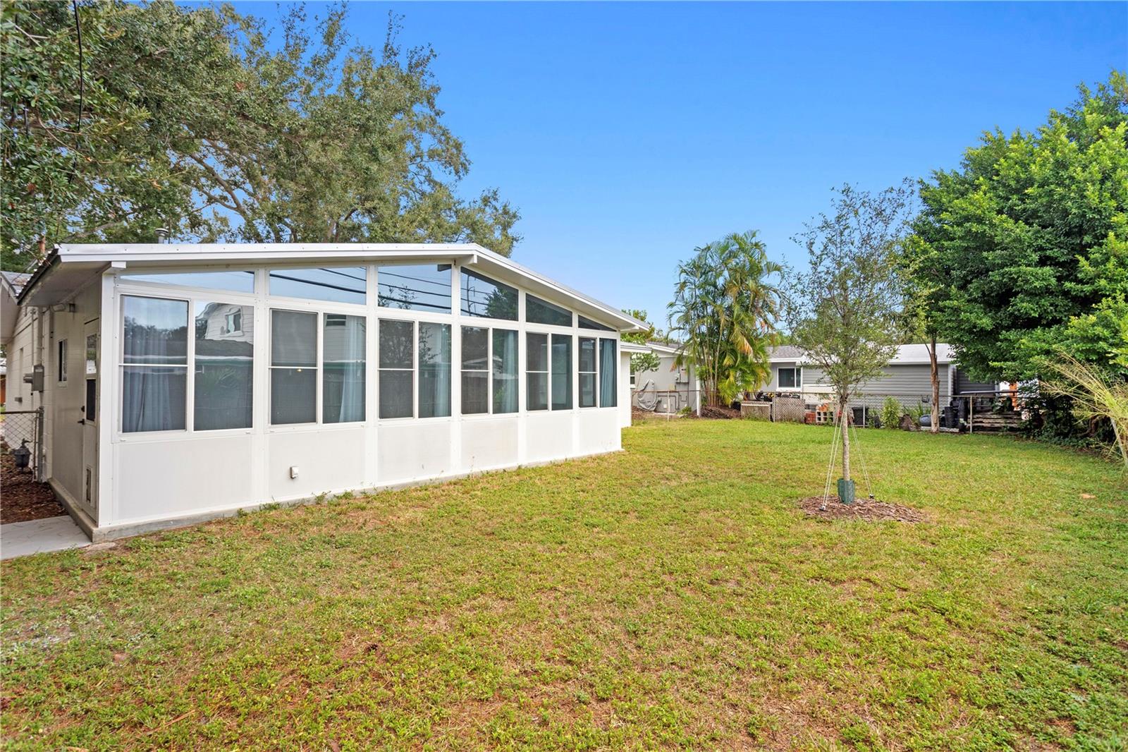 Listing photo id 23 for 1500 78th Avenue N