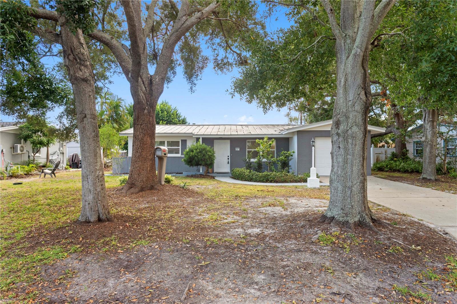 Listing photo id 25 for 1500 78th Avenue N
