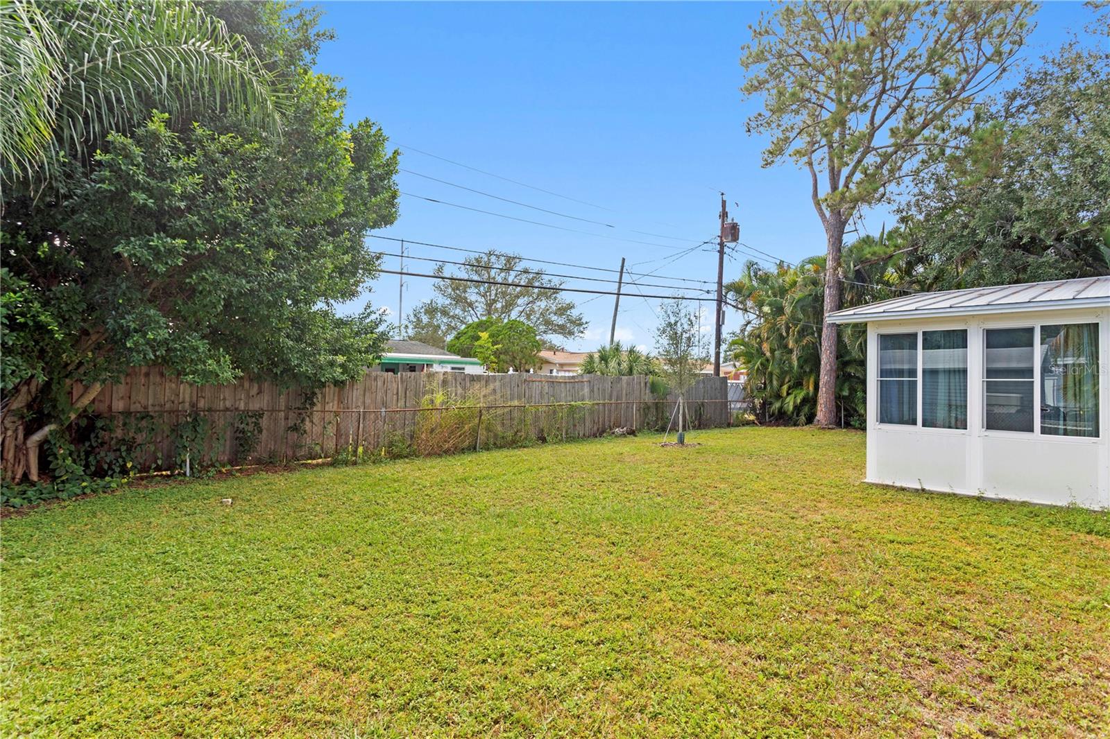Listing photo id 28 for 1500 78th Avenue N