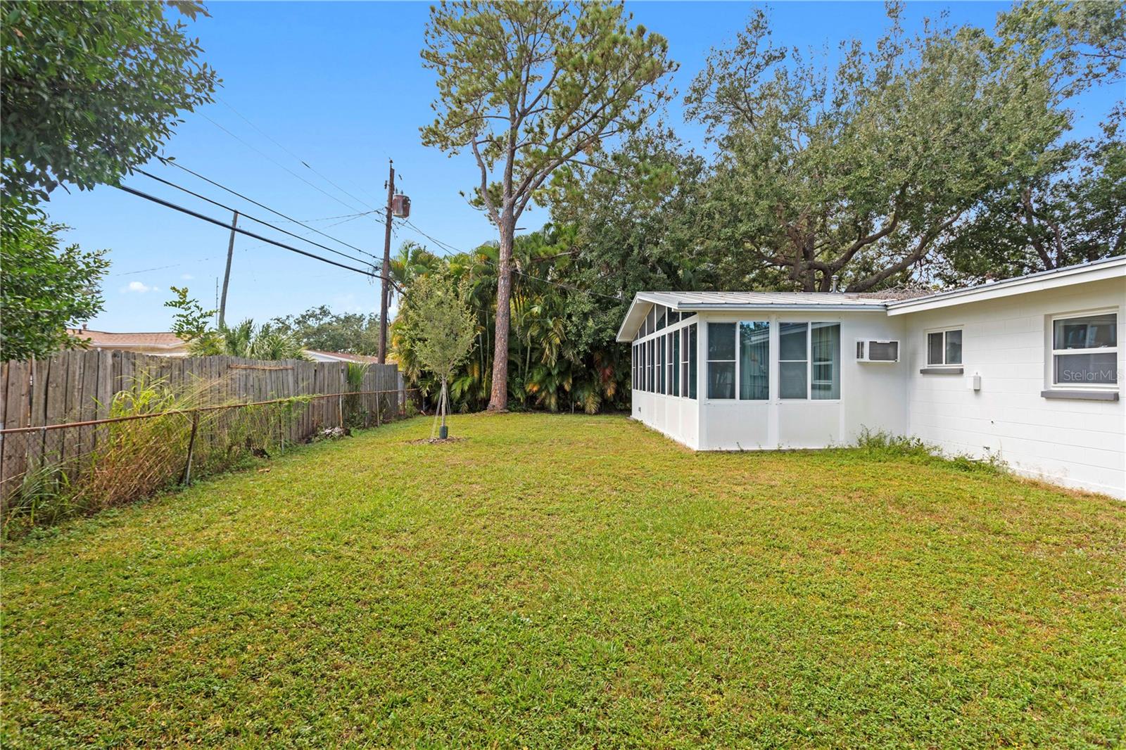 Listing photo id 29 for 1500 78th Avenue N