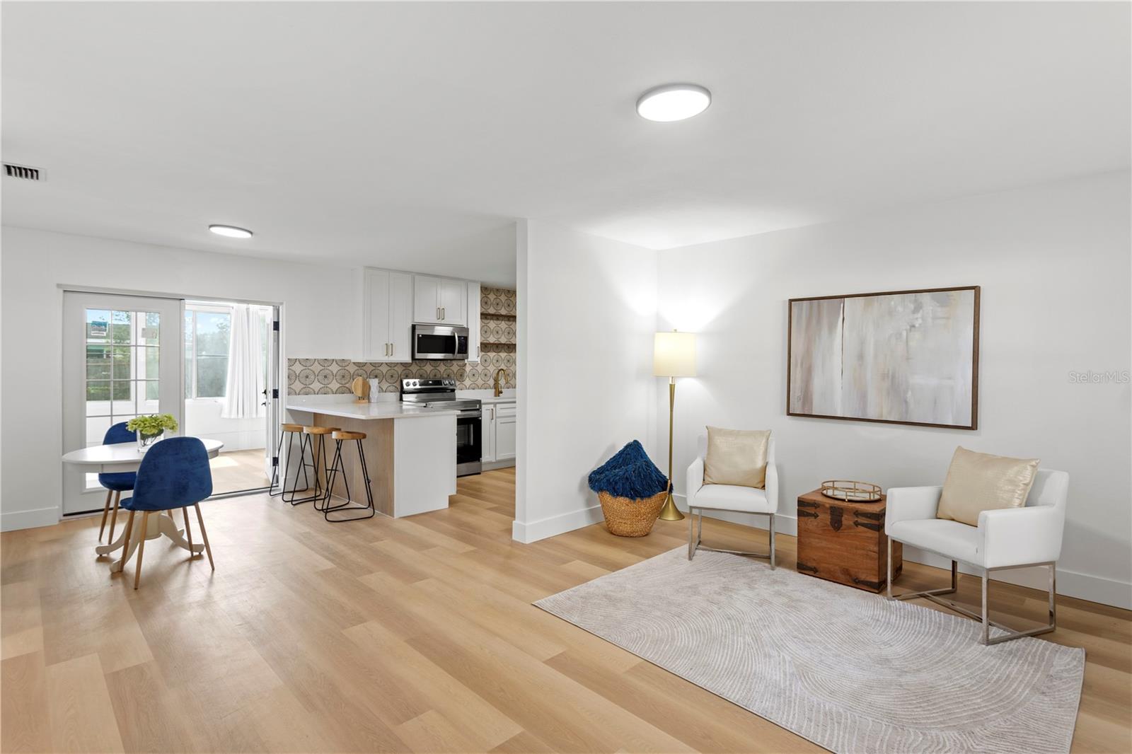 Listing photo id 2 for 1500 78th Avenue N