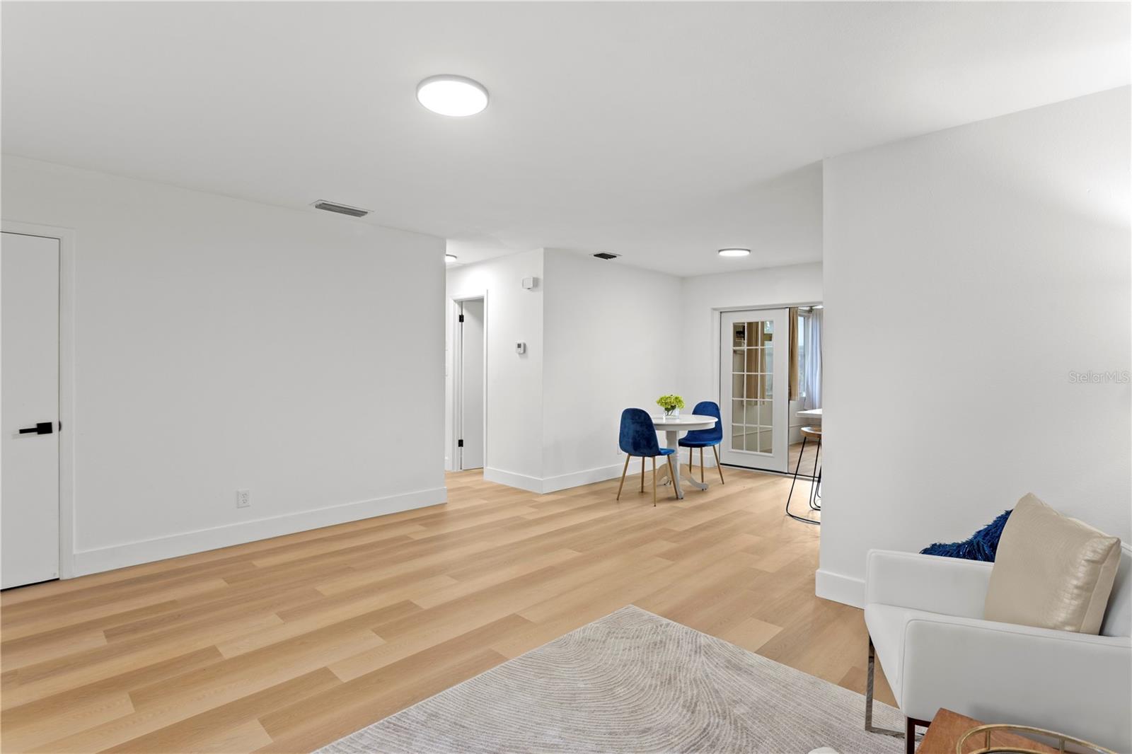 Listing photo id 3 for 1500 78th Avenue N