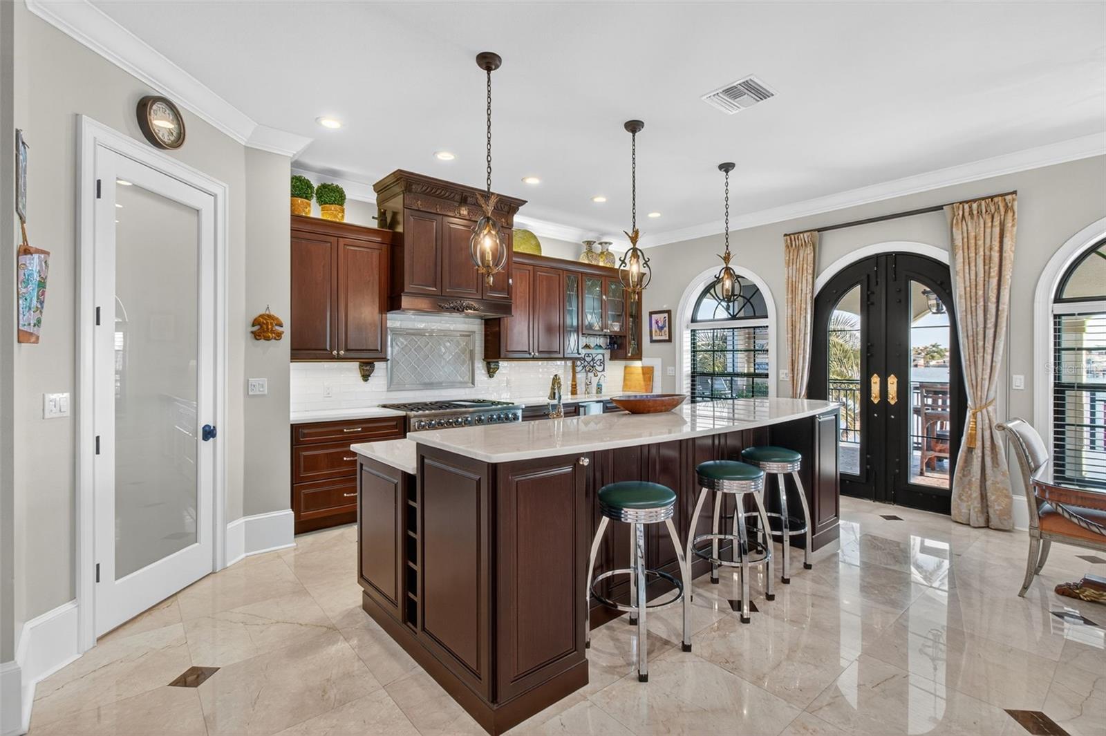 Listing photo id 10 for 7974 9th Avenue S