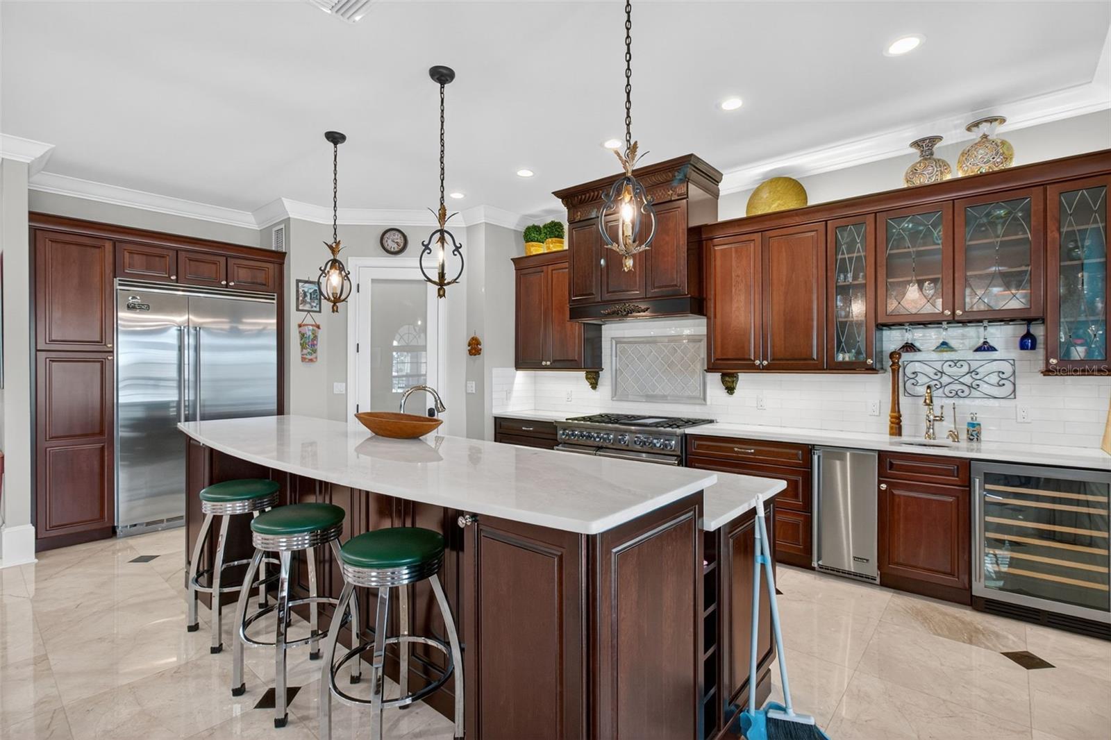 Listing photo id 11 for 7974 9th Avenue S