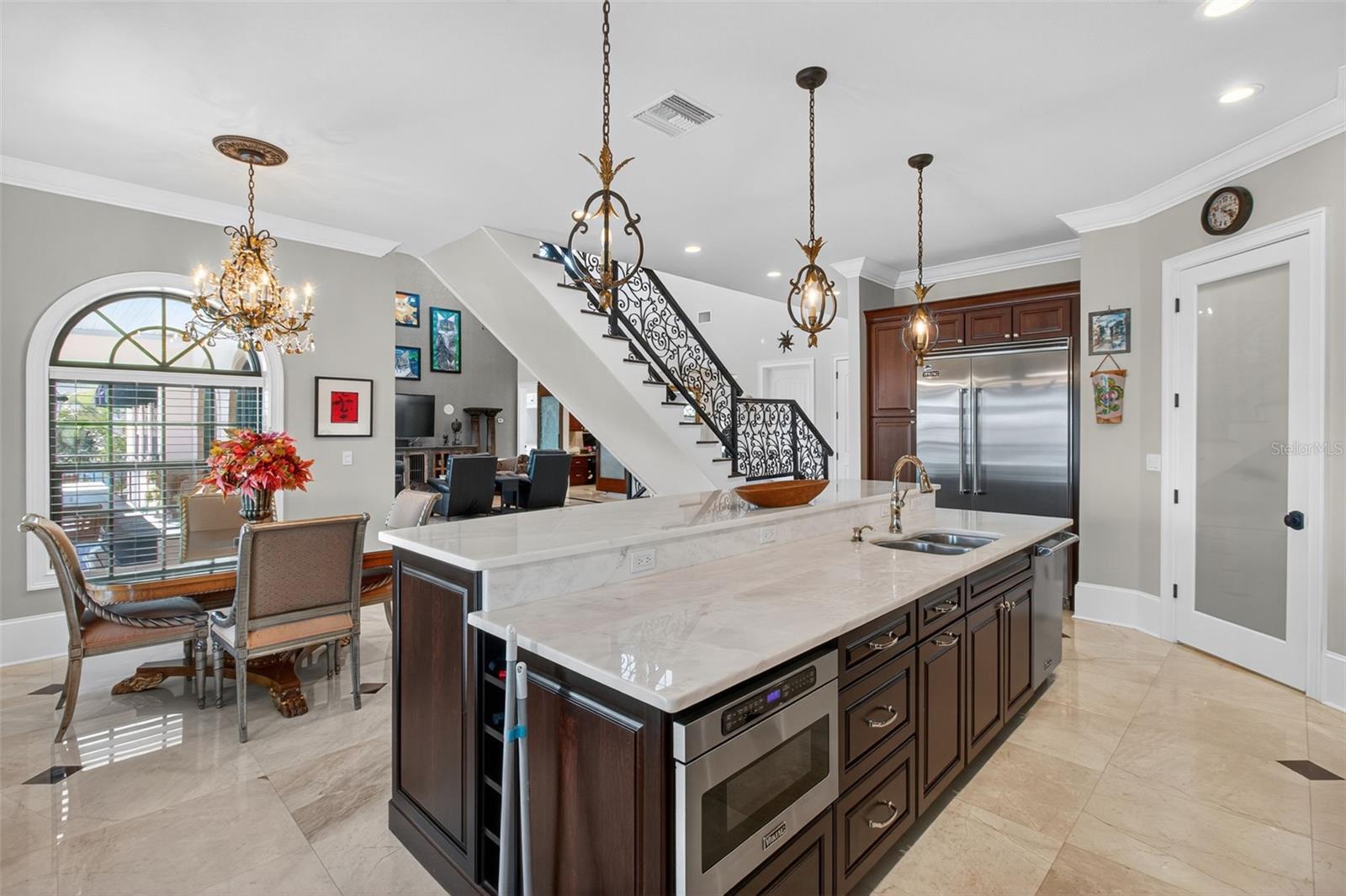 Listing photo id 12 for 7974 9th Avenue S