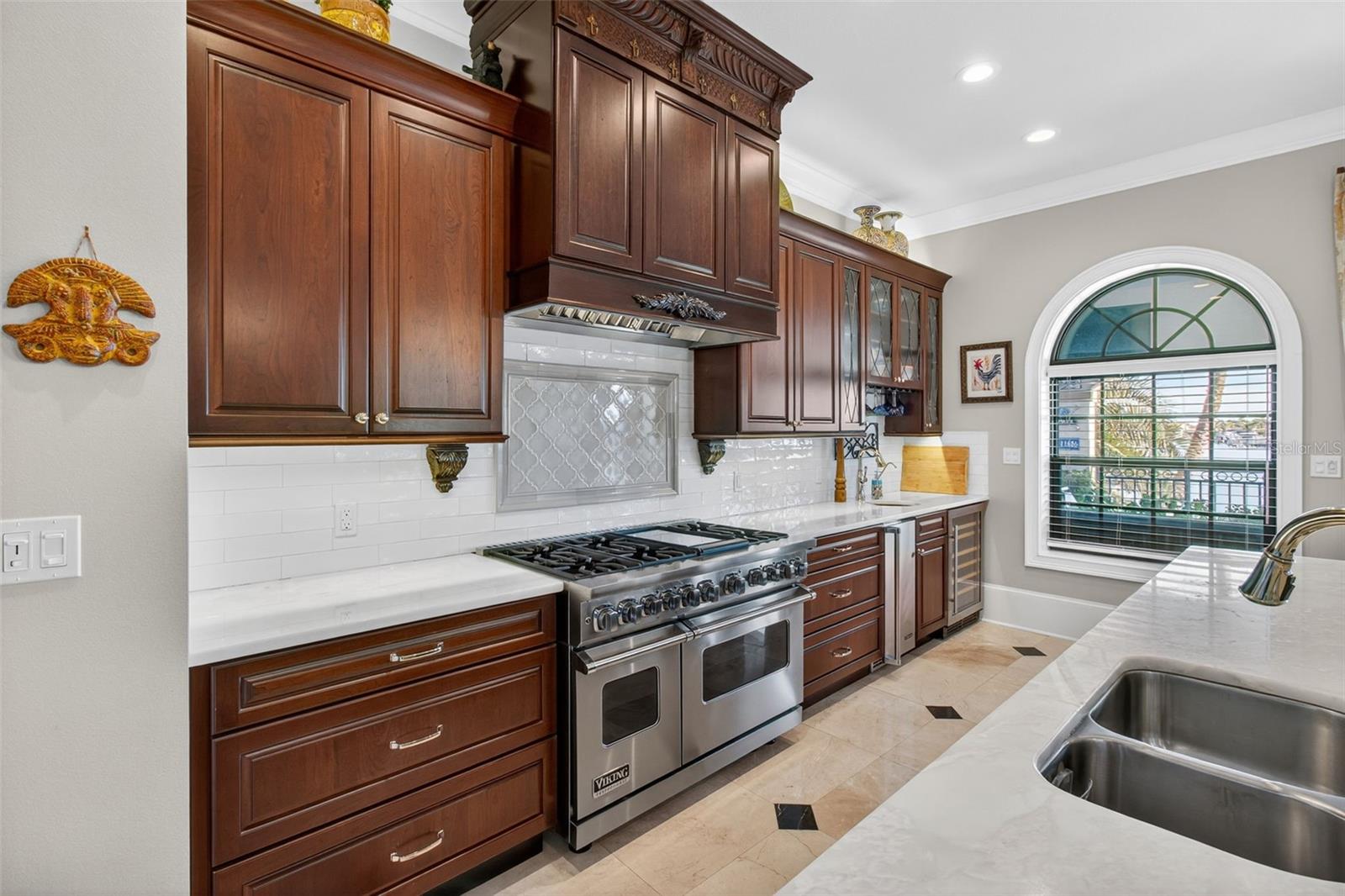 Listing photo id 13 for 7974 9th Avenue S