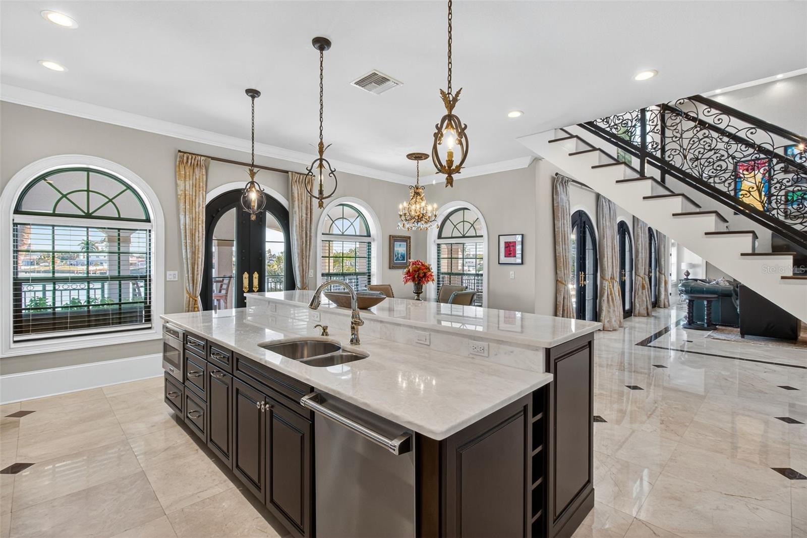 Listing photo id 14 for 7974 9th Avenue S