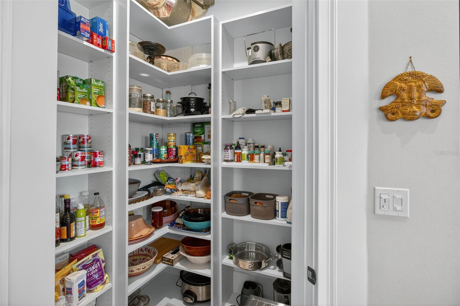 Listing photo id 15 for 7974 9th Avenue S