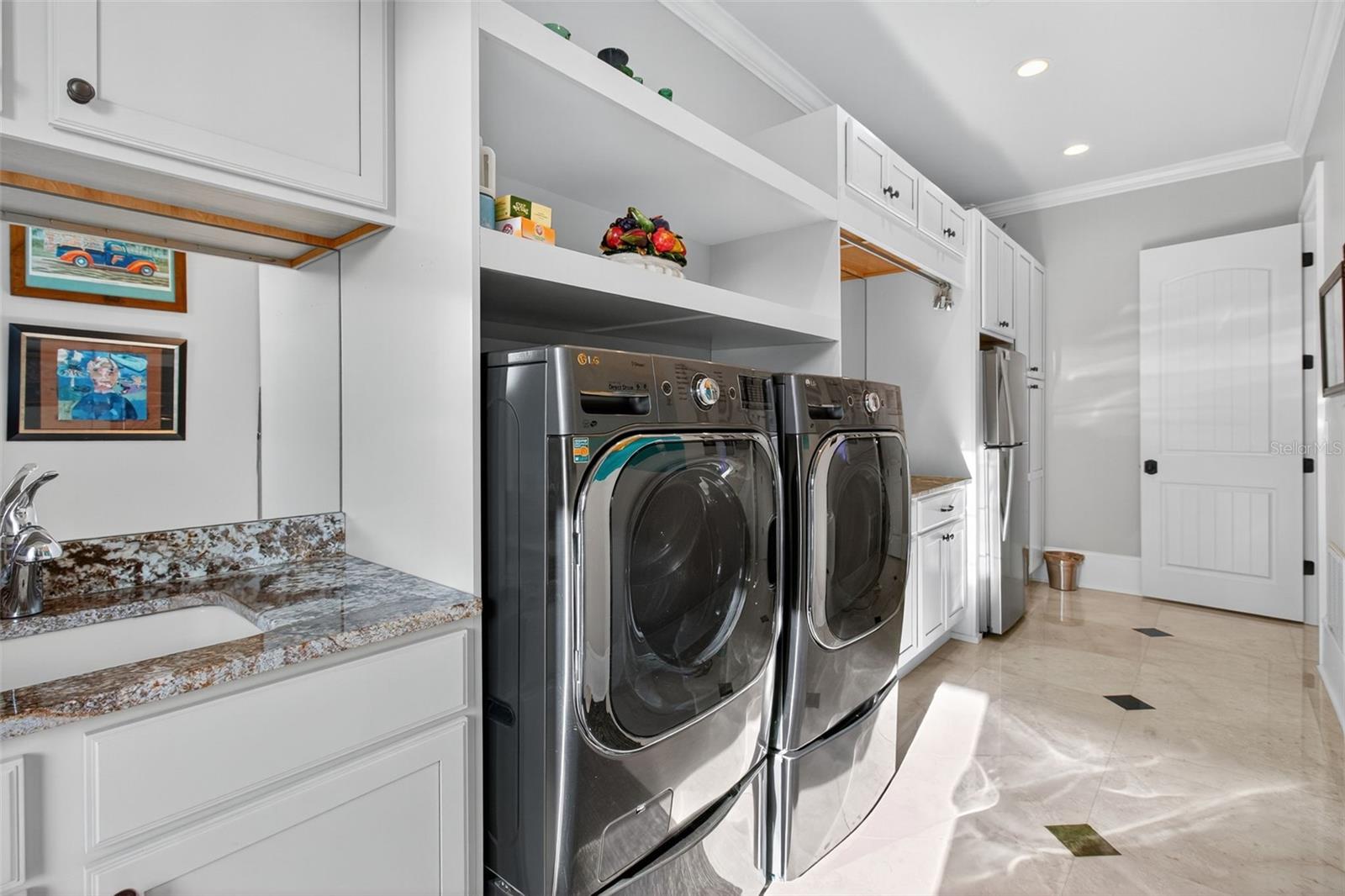 Listing photo id 21 for 7974 9th Avenue S