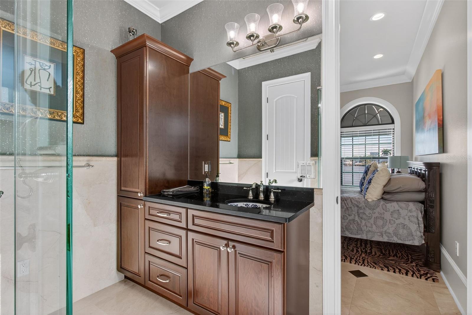 Listing photo id 25 for 7974 9th Avenue S