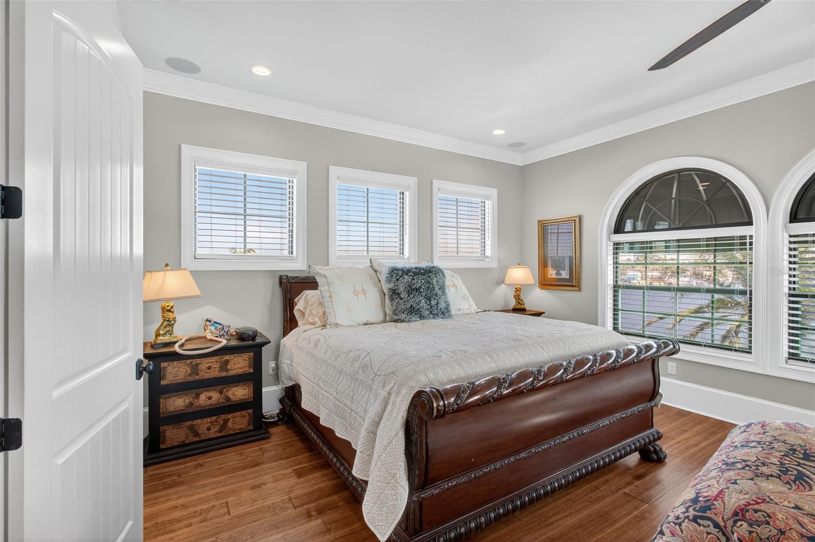 Listing photo id 31 for 7974 9th Avenue S