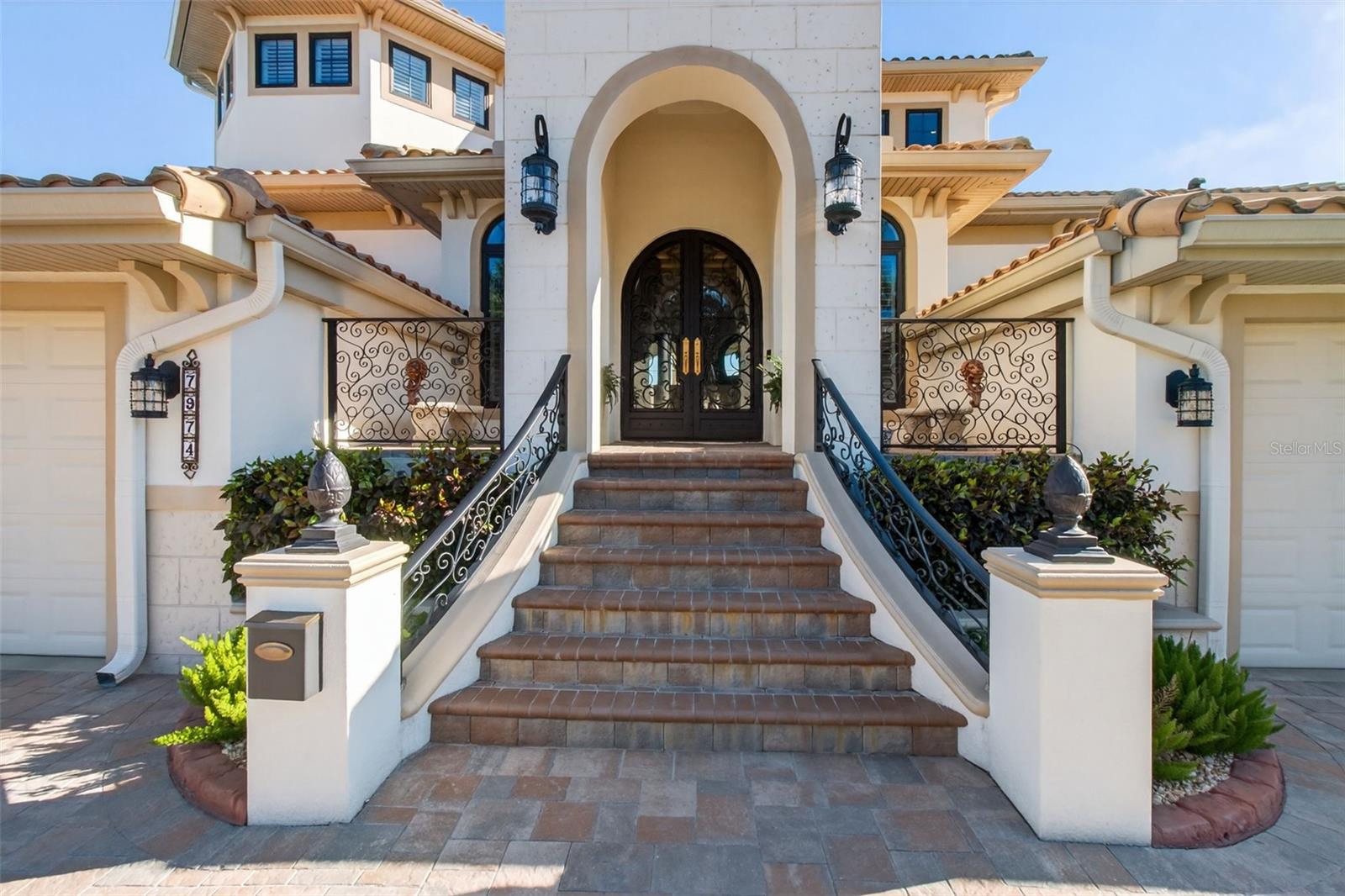 Listing photo id 2 for 7974 9th Avenue S