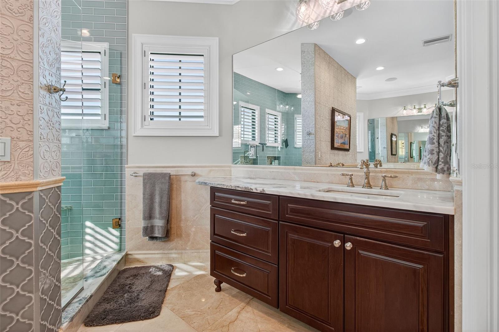 Listing photo id 38 for 7974 9th Avenue S