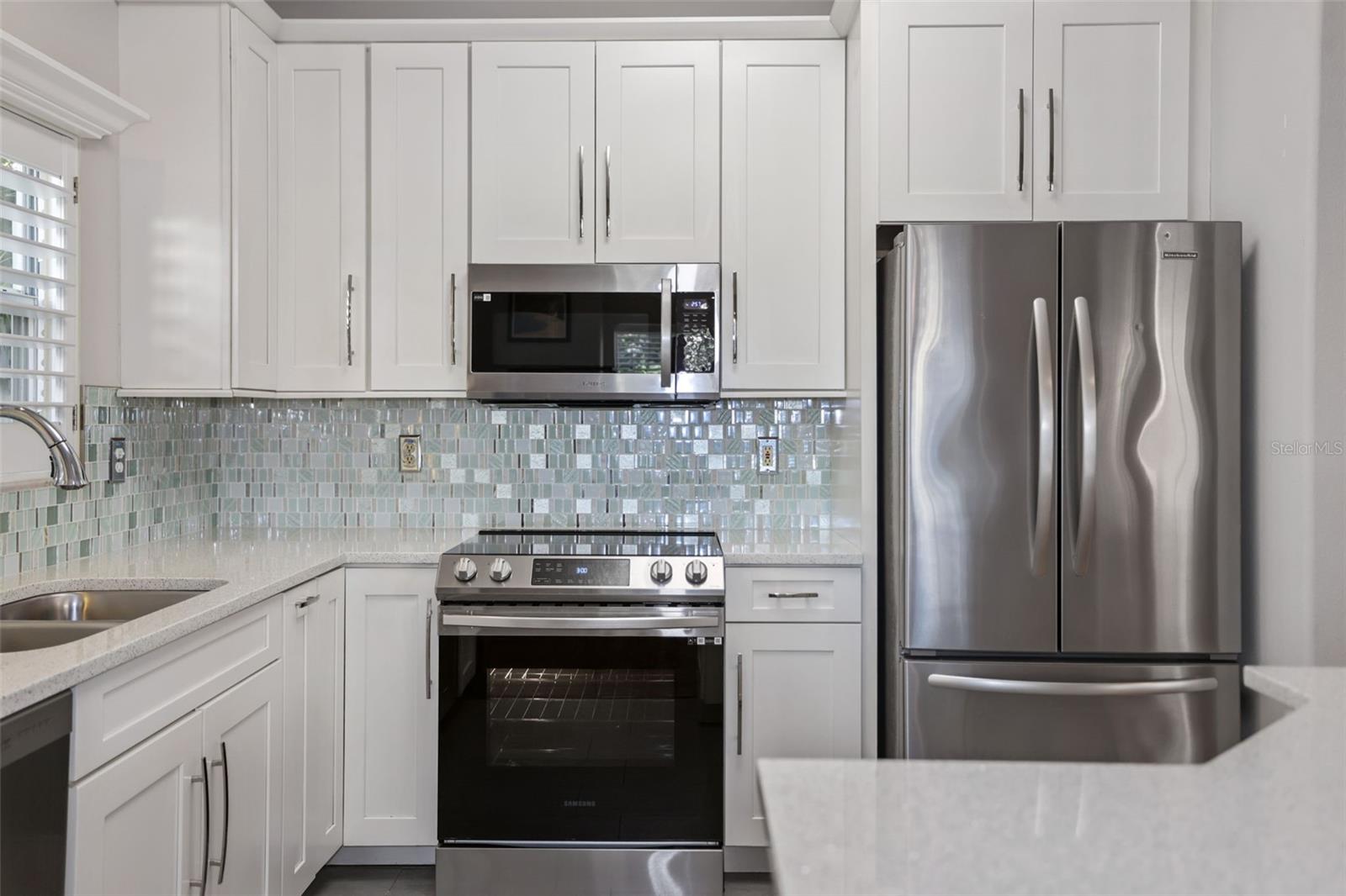 Image 10 of 31 For 632 Charles Court S