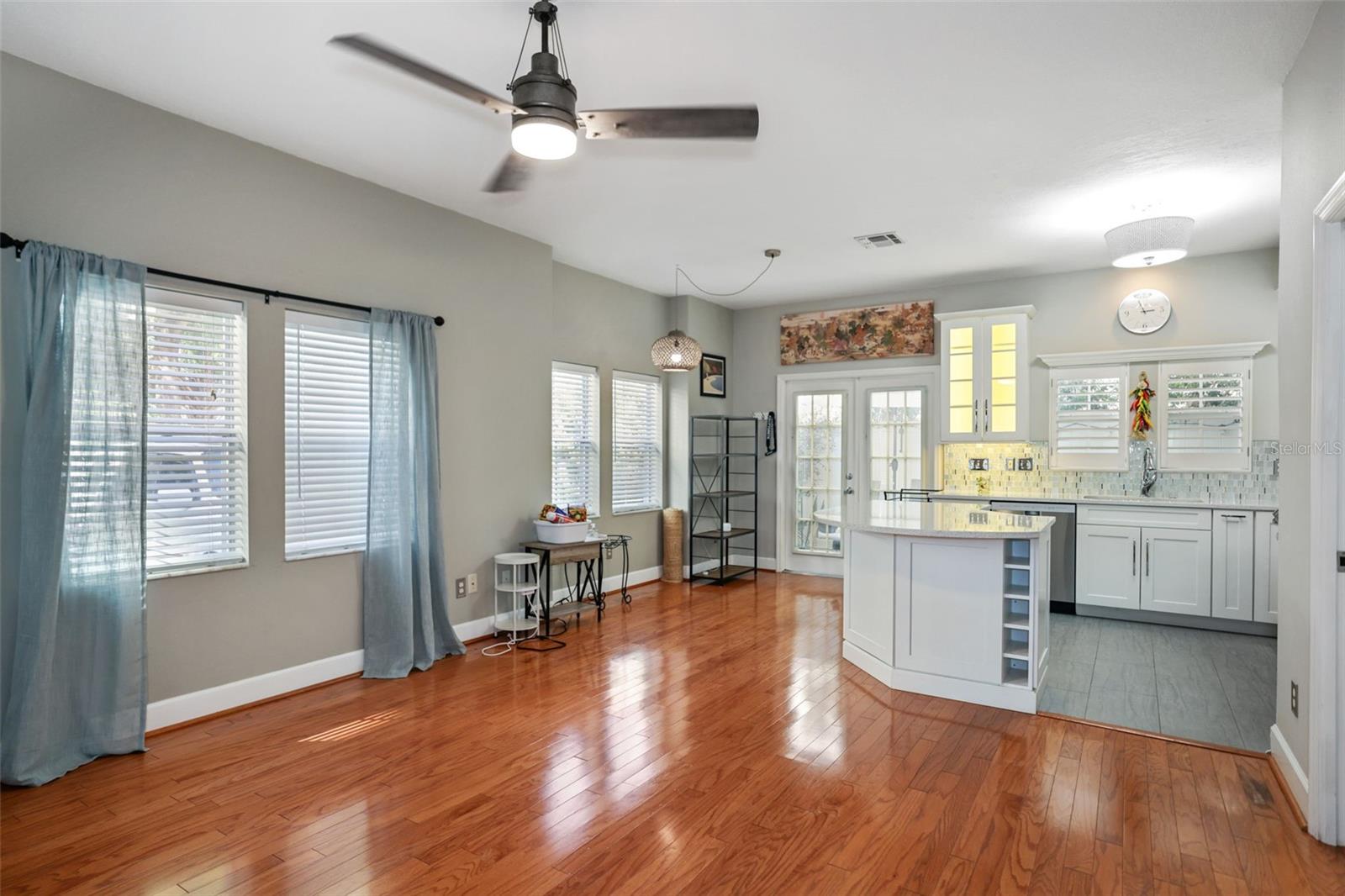 Image 11 of 31 For 632 Charles Court S