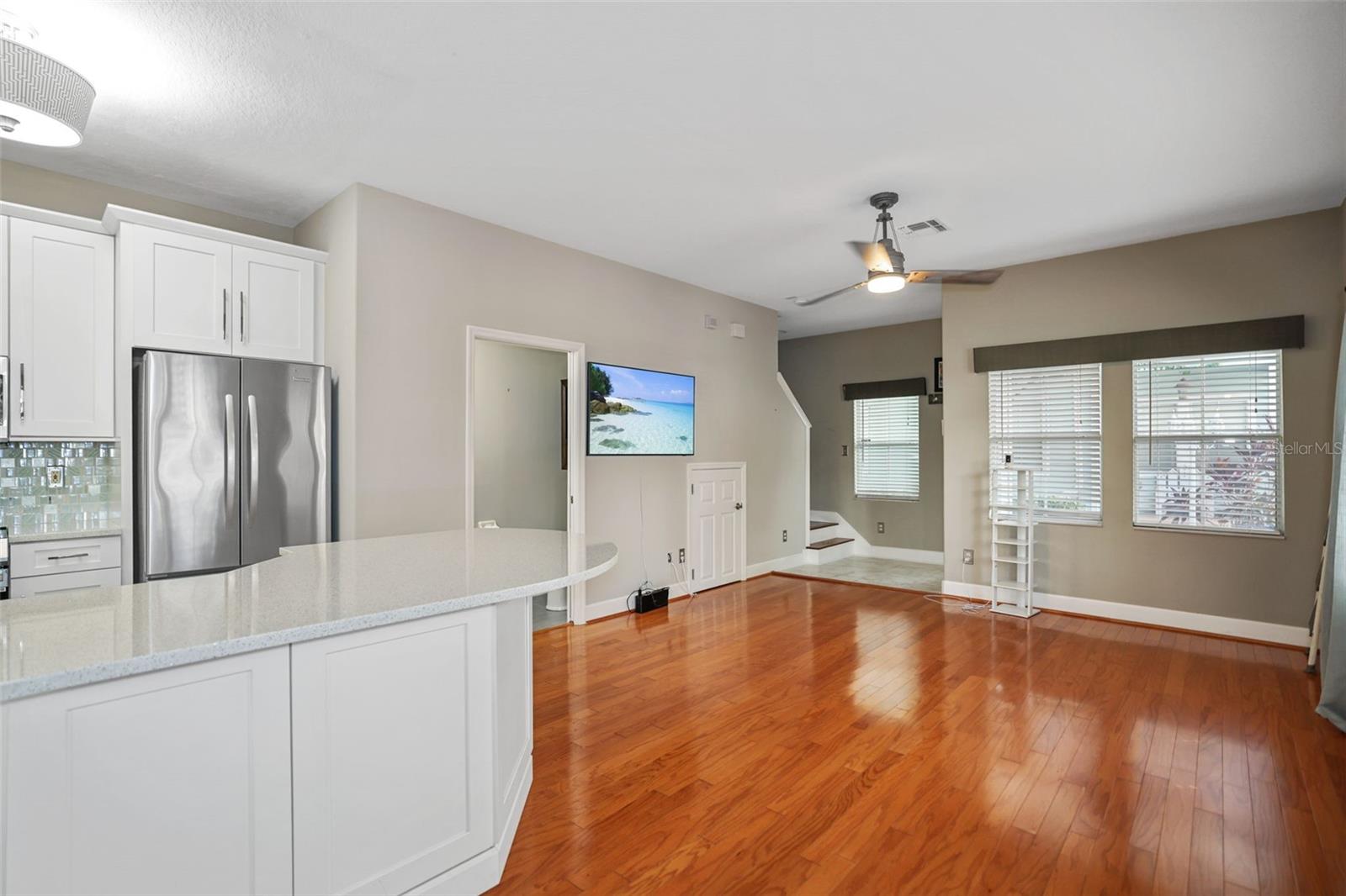 Image 14 of 31 For 632 Charles Court S