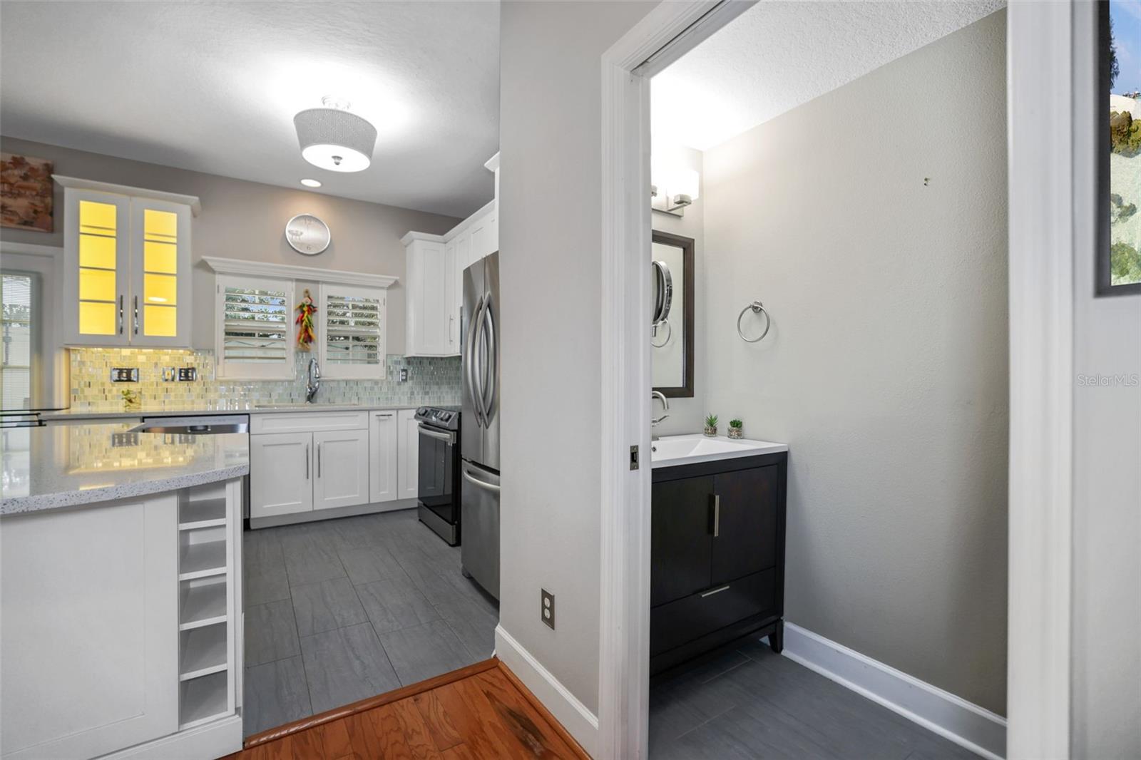 Image 15 of 31 For 632 Charles Court S