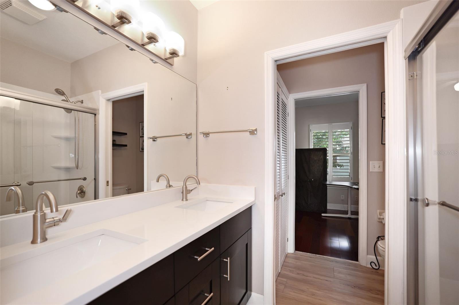 Image 18 of 31 For 632 Charles Court S