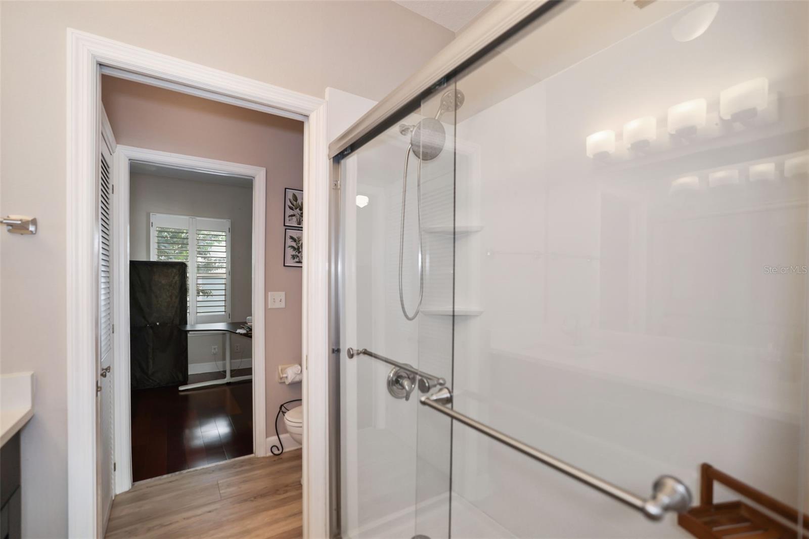 Image 19 of 31 For 632 Charles Court S